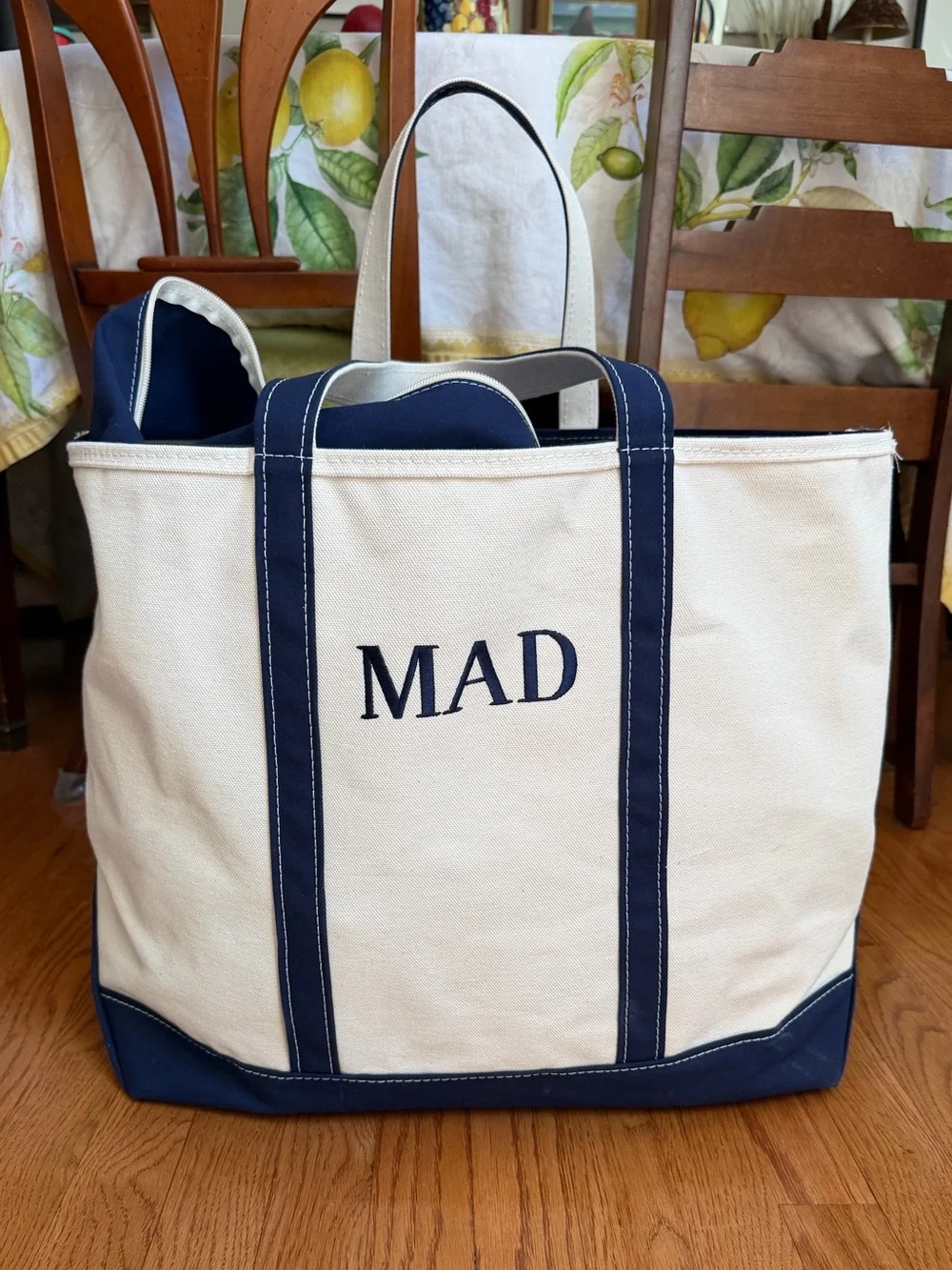 LL Bean XL Regular Handles with Zip Top